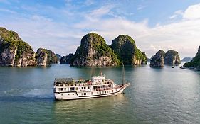 Renea Cruises Halong
