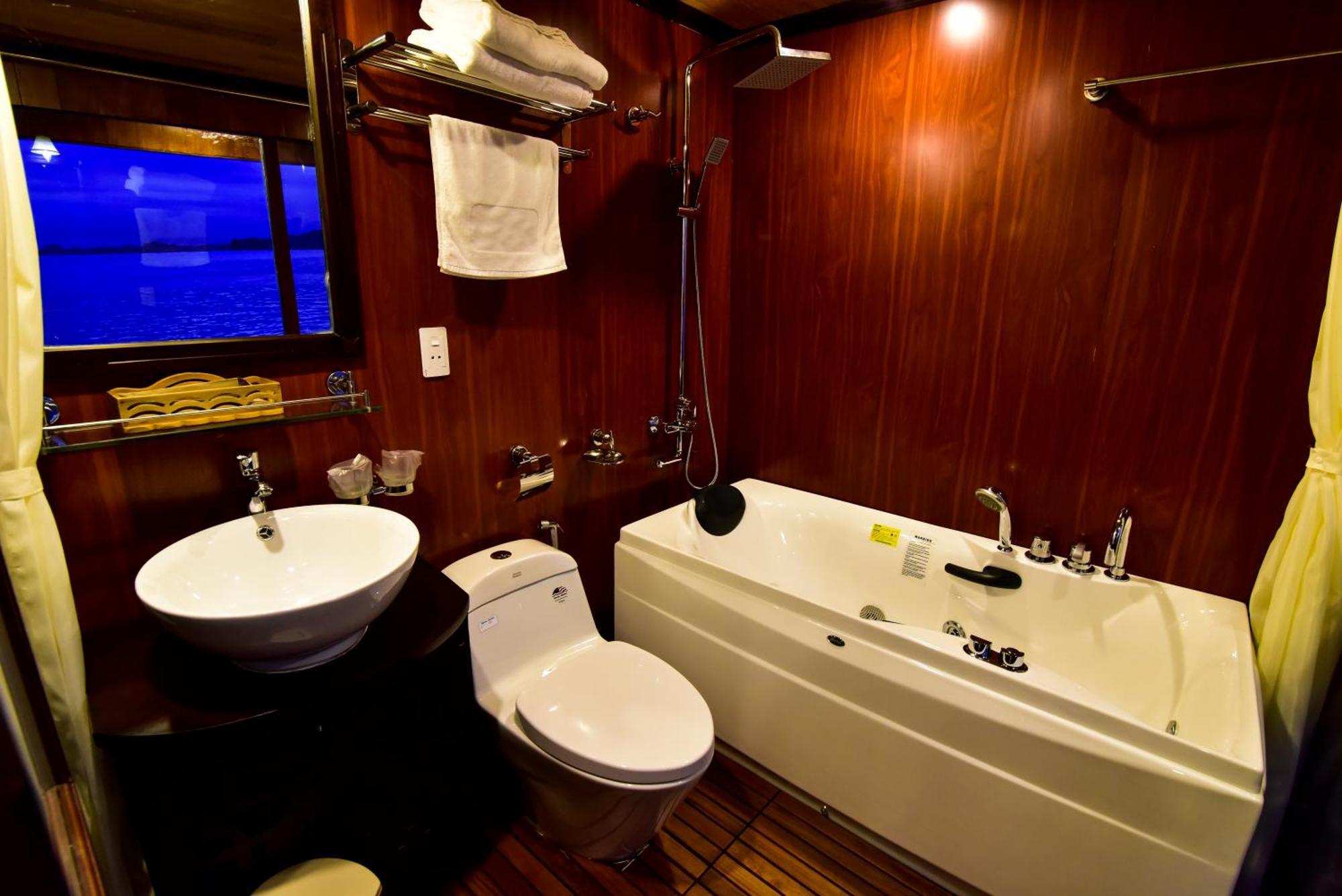 Hotel Renea Cruises Halong Hạ Long Exterior foto