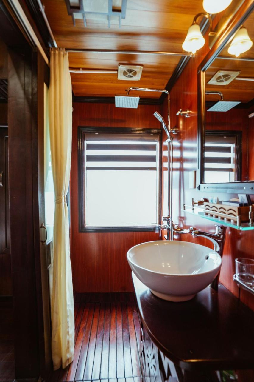 Hotel Renea Cruises Halong Hạ Long Exterior foto